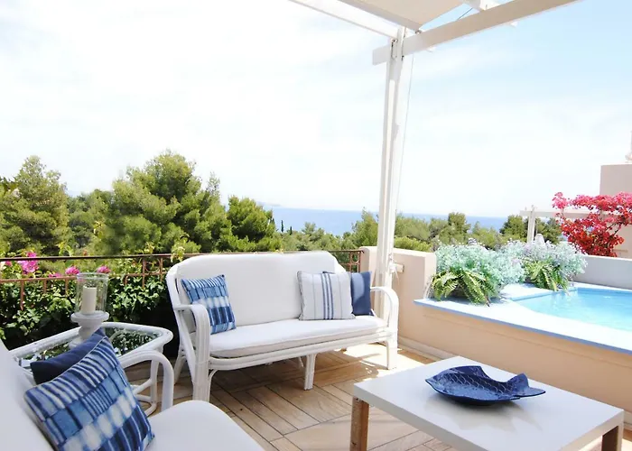 Pentathlon Collection Villa