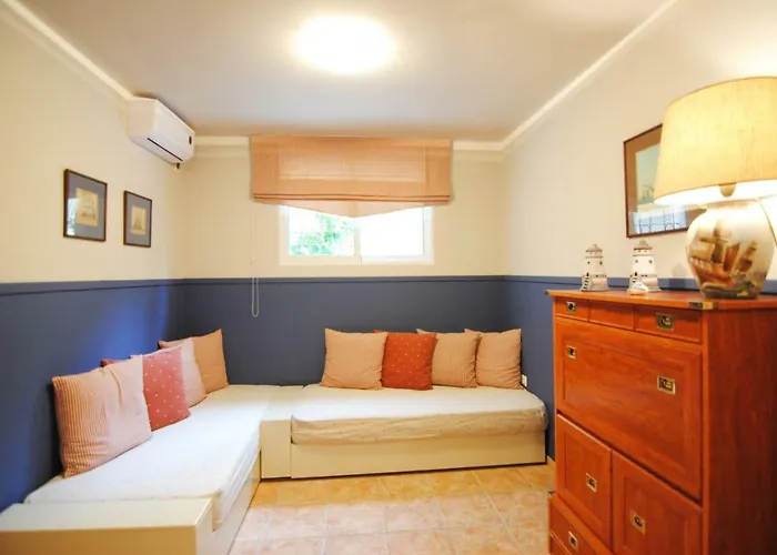 Pentathlon Collection Villa