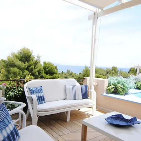 Pentathlon Collection Villa