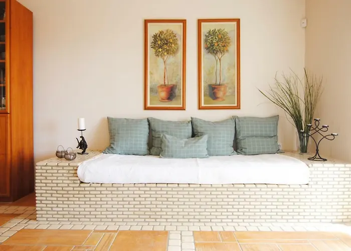 Pentathlon Collection Villa